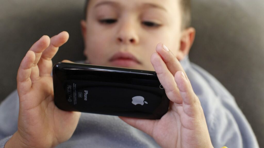 Apple plans 'More Robust' Parental Tools over iPhone Addiction among Children 1 Apple