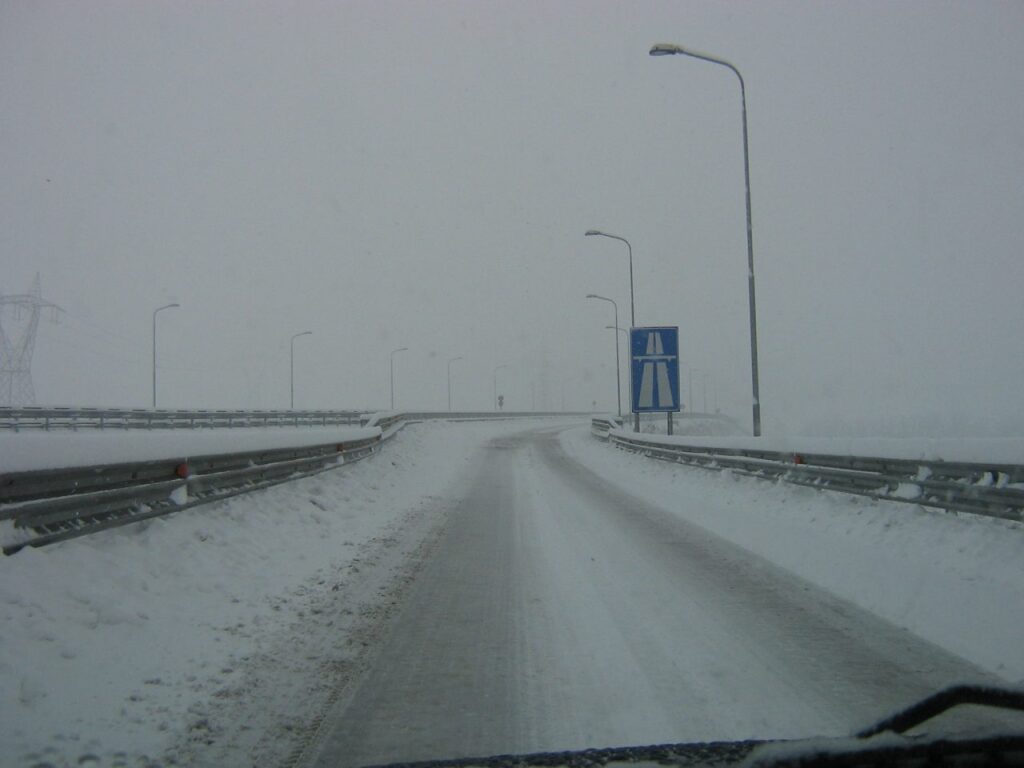 Heavy Snow Affects Drivers in Scotland 1 snowy road