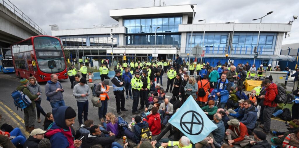 Extinction Rebellion - London City Airport Protest: Day 1 Rundown 1 london city airport