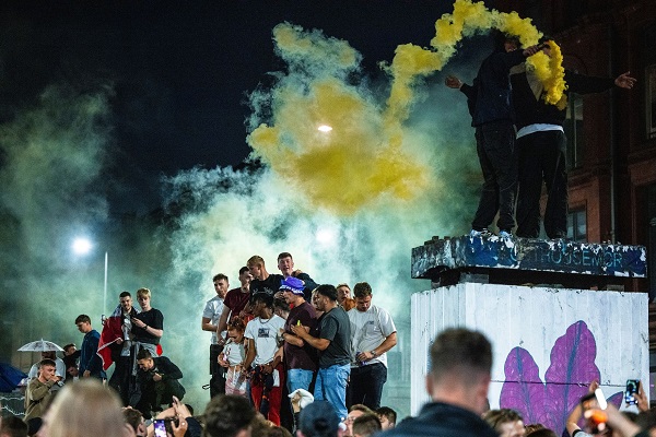 England-fans-go-crazy-in-pubs-and-fan-zones