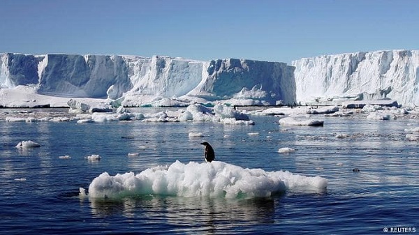 Glacier As Big As Britain Is Melting Fast! 1 Glacier-Melting