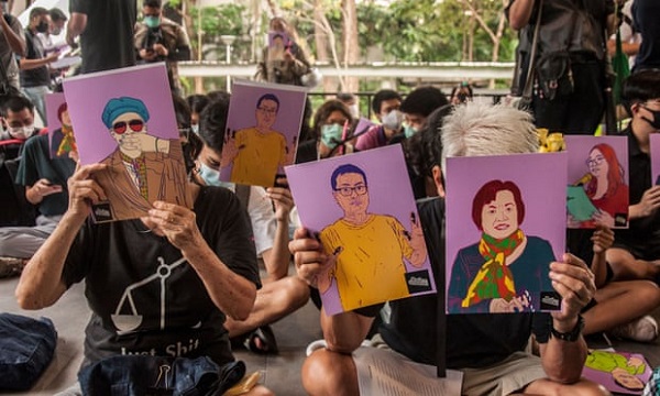 Protesters-at-Chulalongkor-University