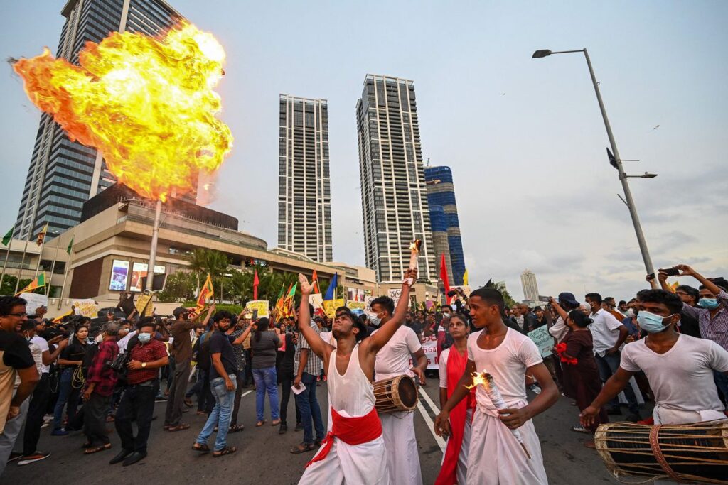 Trajectory of srilankan dynasty fall