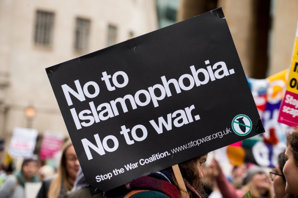<strong>Most Cops in Britain are "Constitutionally Racist, Sexualized, & Islamophobiac"</strong> 1 photo 2 1