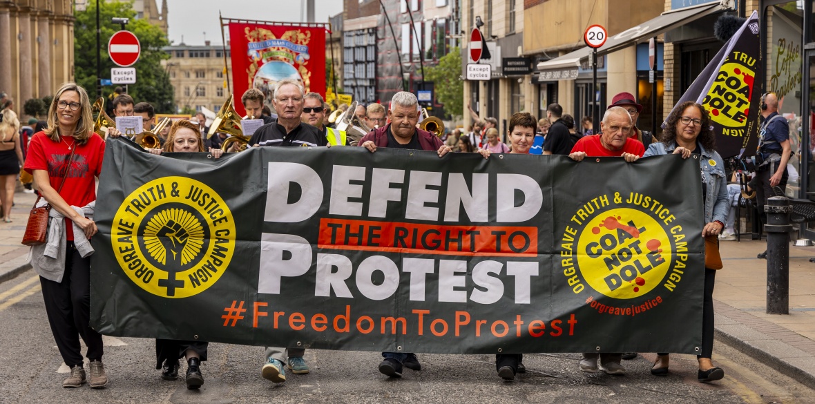 Hundreds rally in Sheffield for Orgreave justice