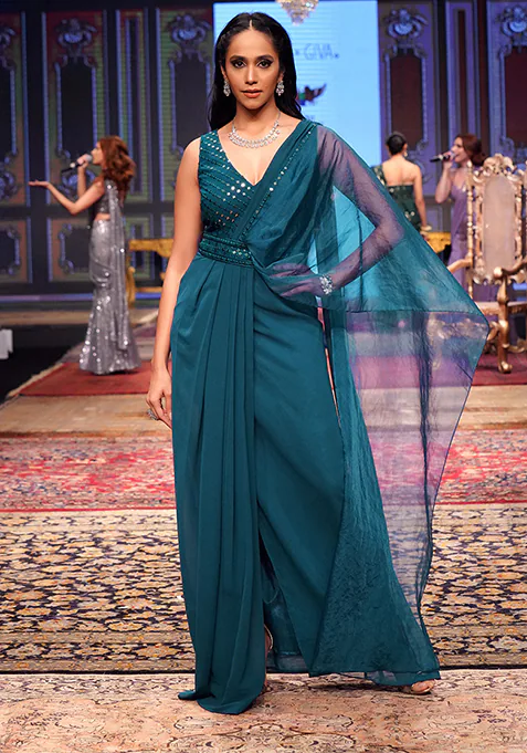 Celebrate Eid with Vibrant Colors and Fusion Styles! 4 fusion