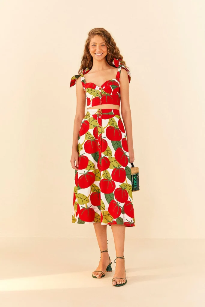 6 ways to embrace the trendy "Tomato Girl Summer" aesthetic 1 tomato tie strap crop