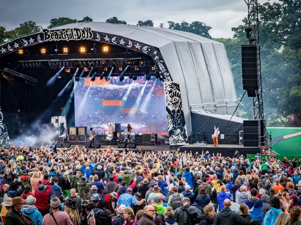 Thursday Thrills: Dive into the Summer Festival Extravaganza! 7 Beautiful Days