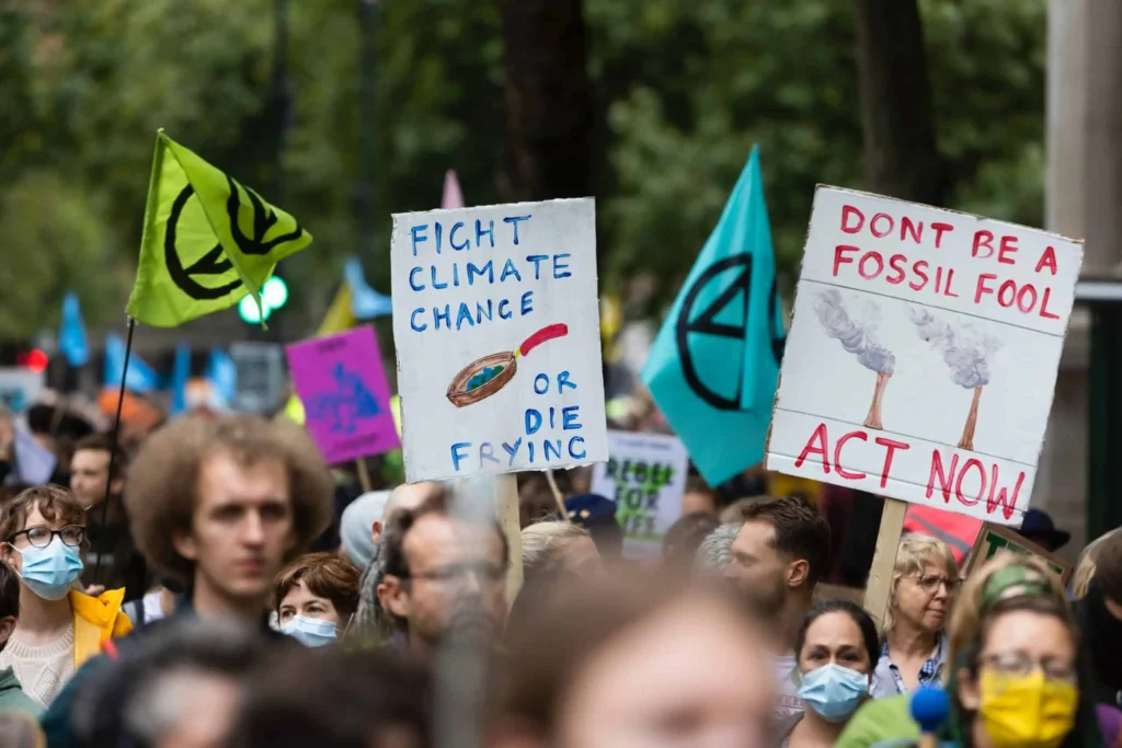 UK government's new oil and gas licenses a sign of 'climate denial' 1 oil2