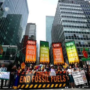 Tens of Thousands March in NYC to End Fossil Fuels