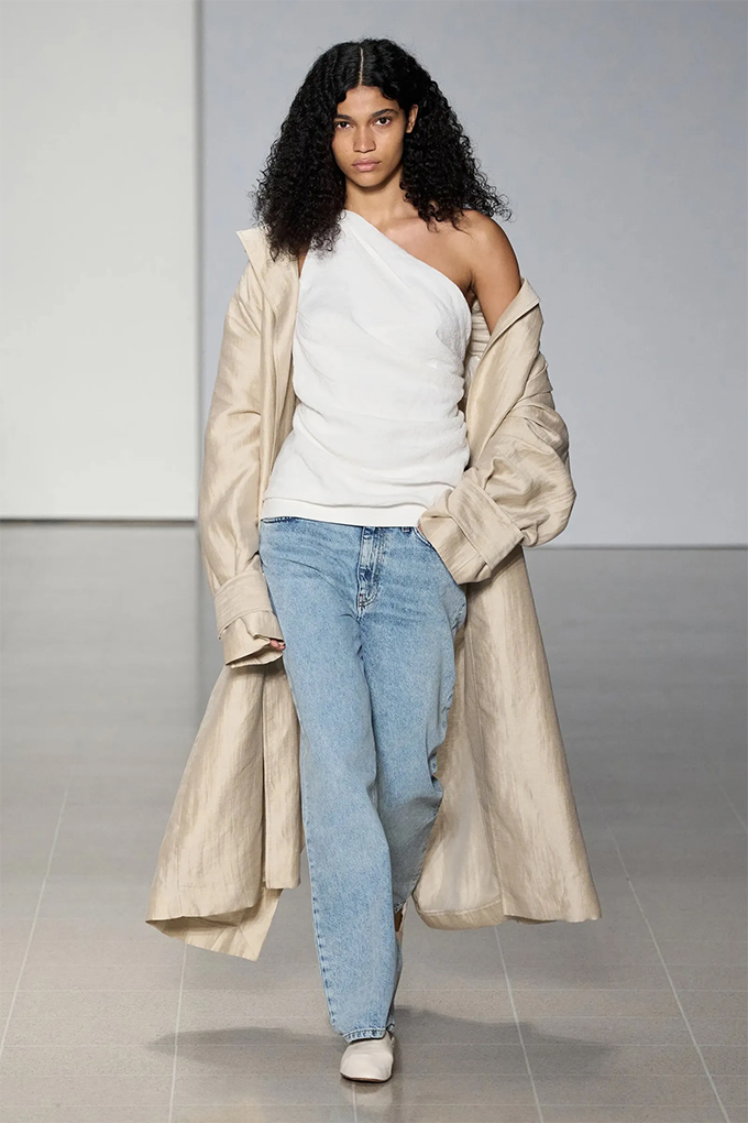 6 Denim Trends Shaping Your 2024 Wardrobe Choices 2 90s straight leg jeans