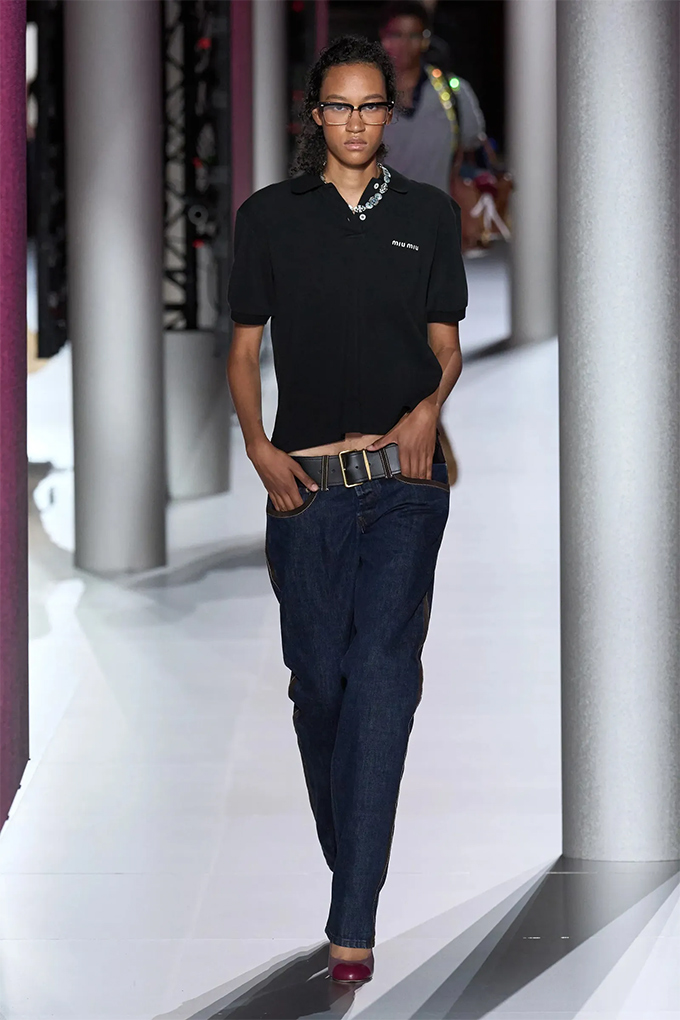 6 Denim Trends Shaping Your 2024 Wardrobe Choices 1 Dark denim washes