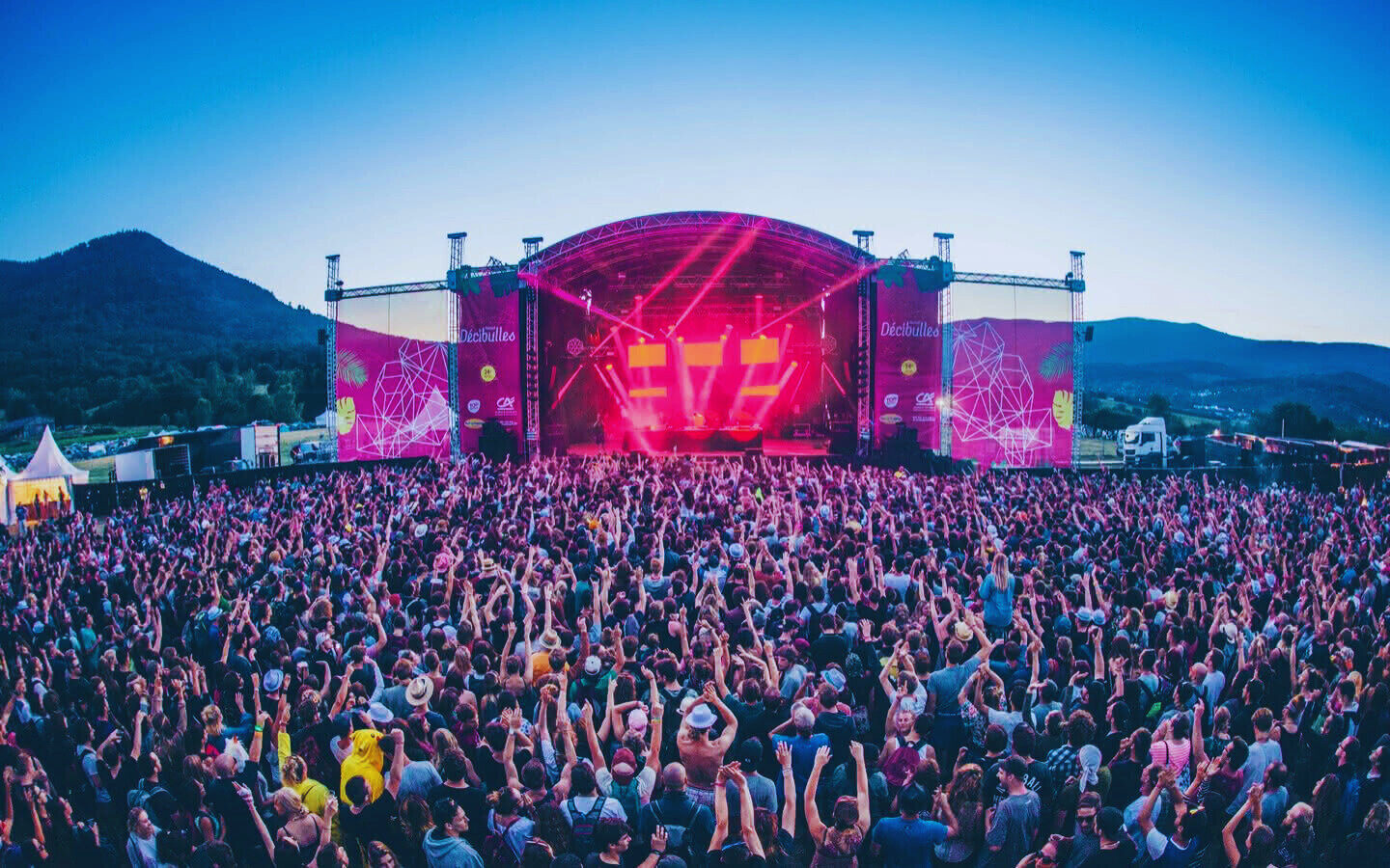 Join Top 10 Festivals Worldwide Legendary Lineups This Week
