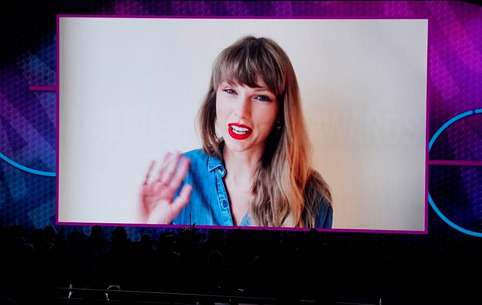American Music Awards 2021-Who Won What 6 Taylor Swift 2