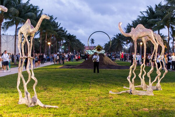 <strong>5 Interesting Art Exhibitions to Ignite Your Spirits!</strong> 3 Art Basel Miami Beach 2