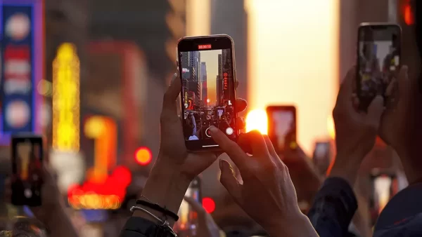 Manhattanhenge: New Yorkers gather for city spectacle 1 Manhattanhenge2